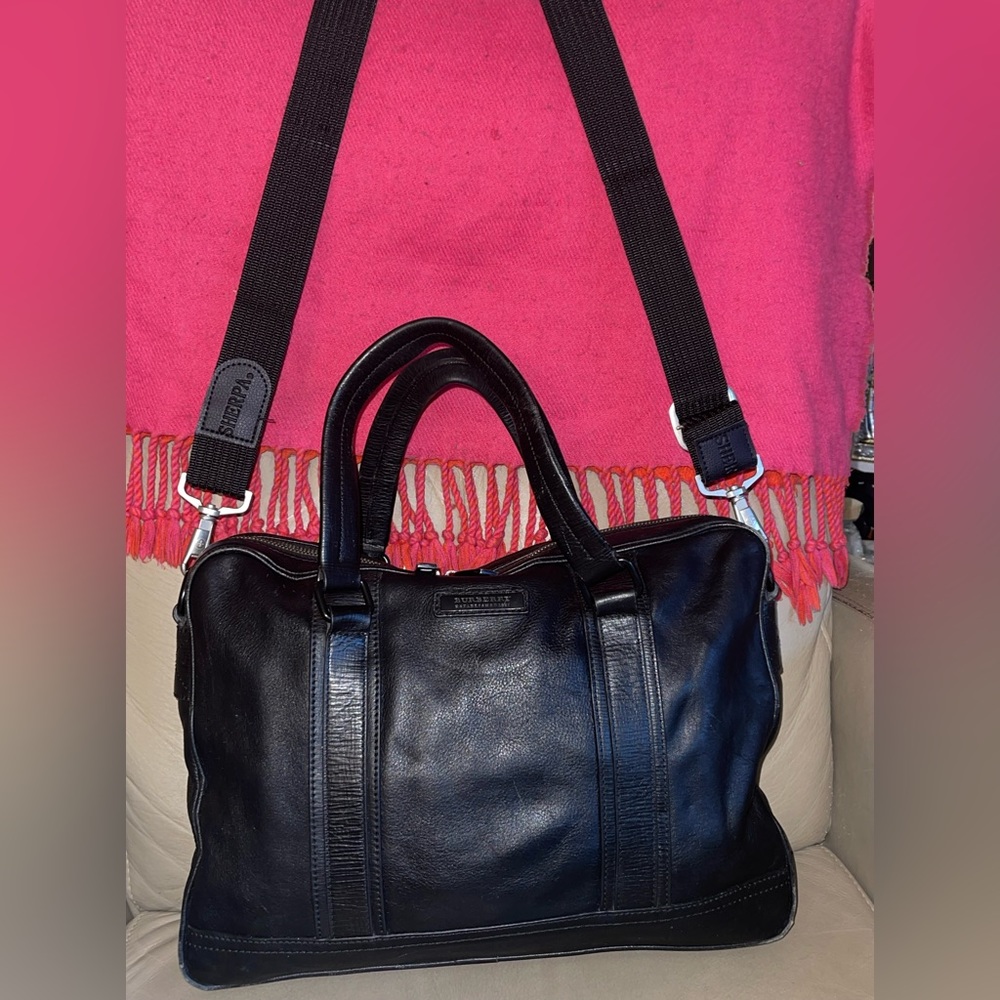Authentic Burberry calf leather brief Bag comes with removable strap